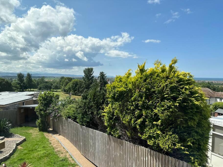 Offa'S Lodge Family Home Quiet Area With Sea Views プレタティン エクステリア 写真